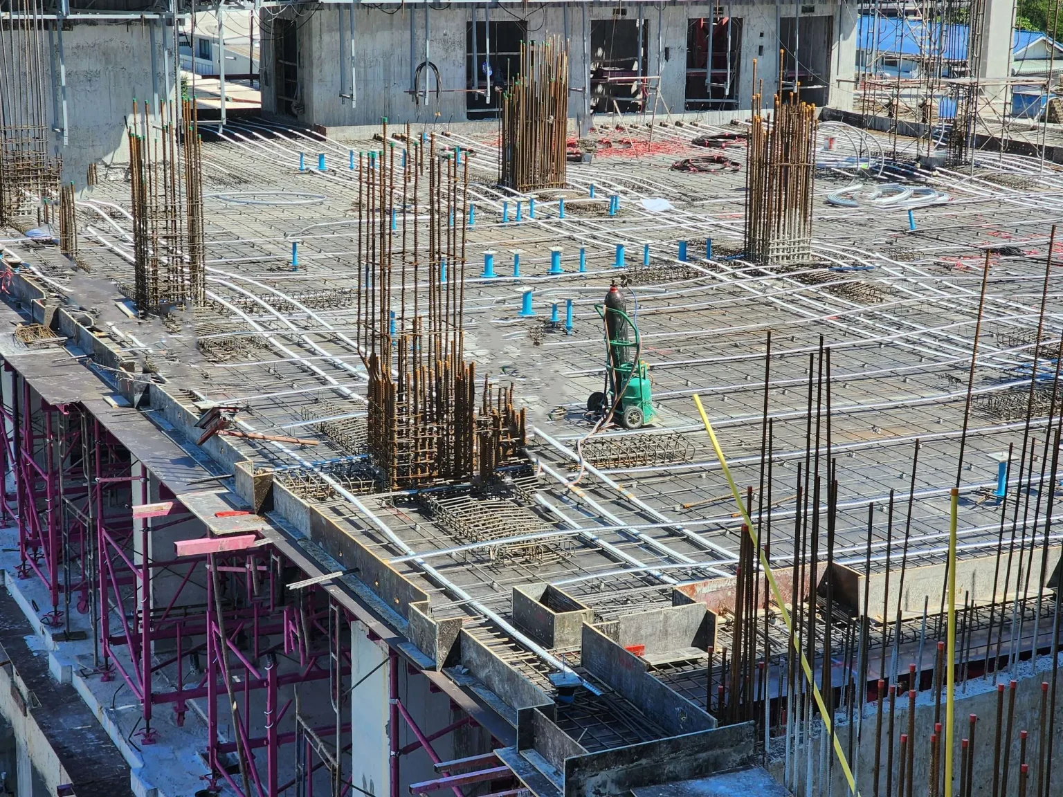 How Nav Int Adapts to Different International Job Site Conditions